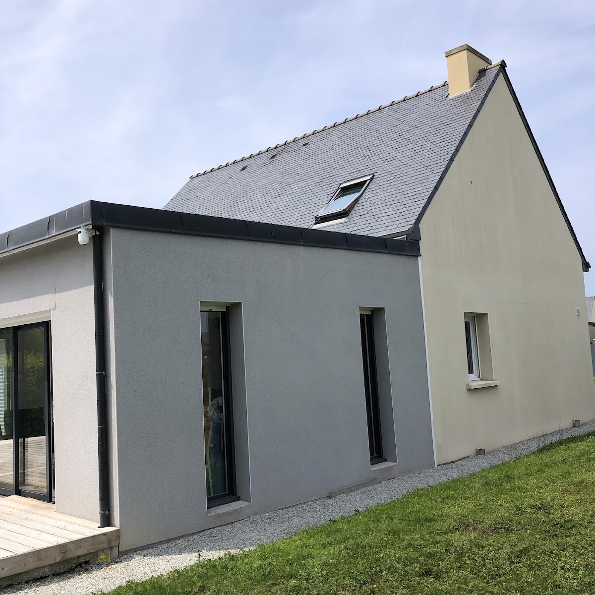 Réalisation Artisan Promasset : nettoyage haute pression d'une façade encrassée