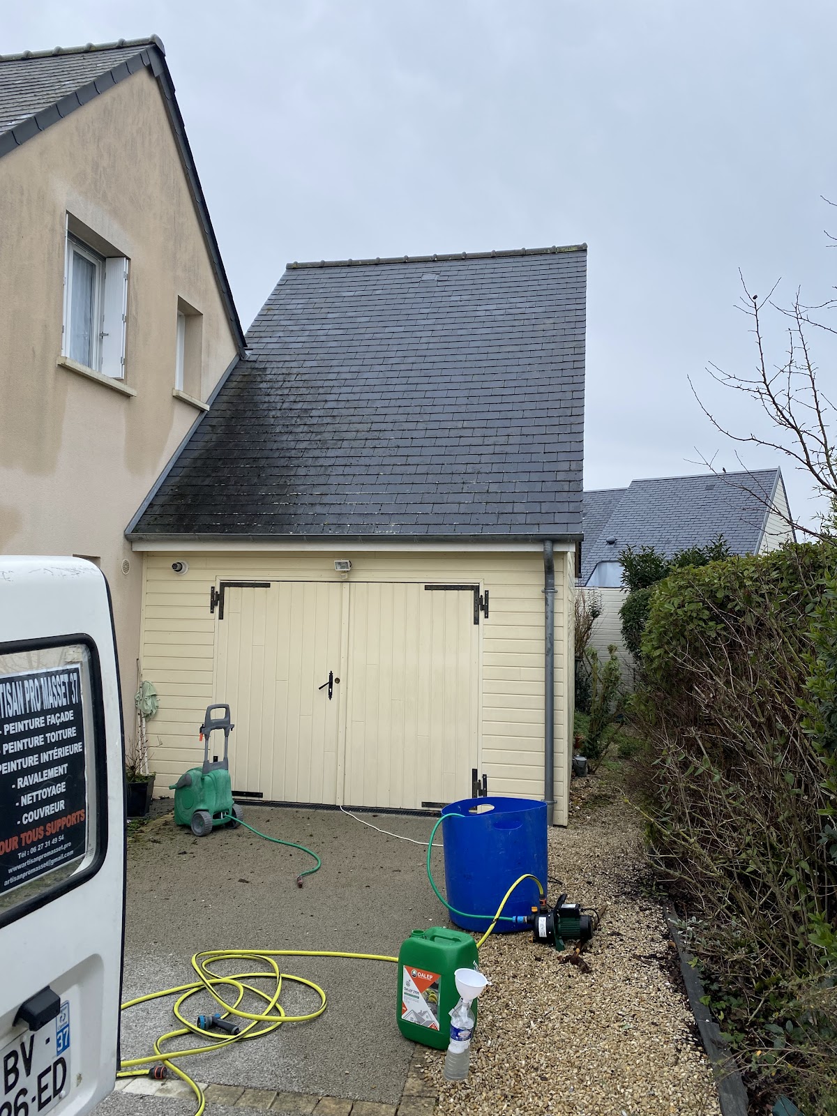 Réalisation Artisan Promasset : nettoyage de pignon de maison dans le Finistère